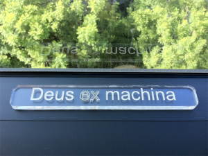 YYF_AcrylicsDeusExMachina640x480